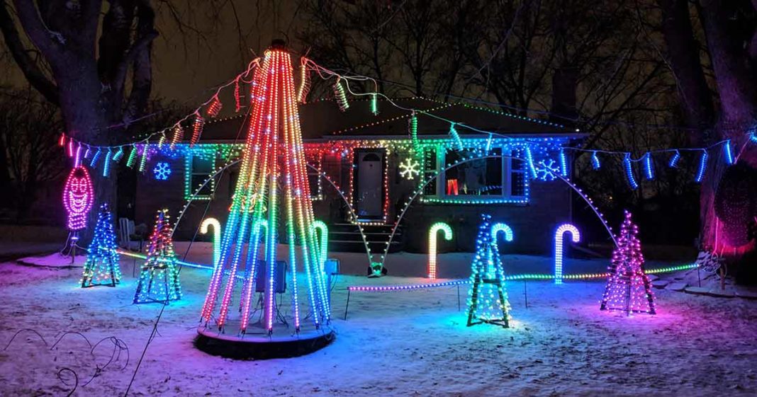 8 Not to Miss Homes with Christmas Lights Synchronized to Music