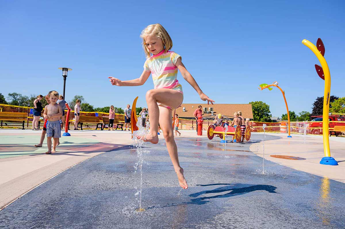 Fall Extended Family Photos at Doty Park in Neenah