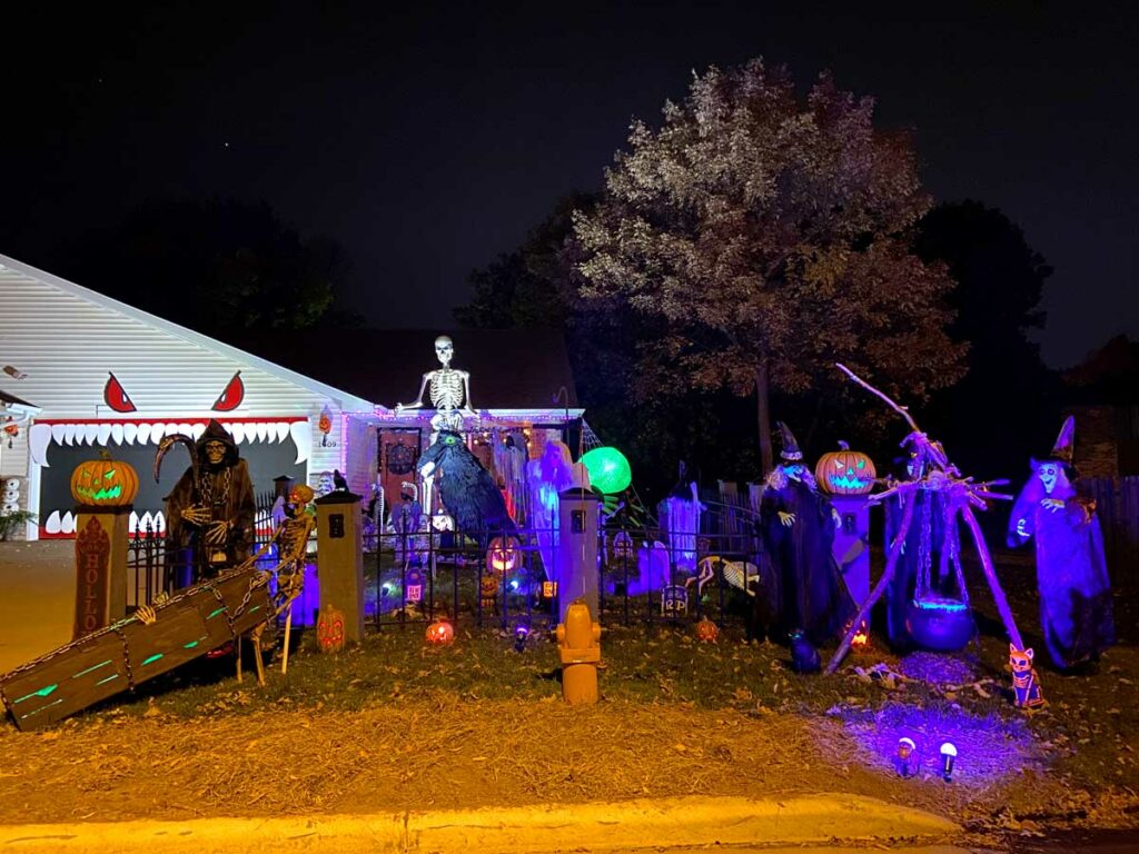 TikTok Viral Halloween Display in Appleton Back for 2022!