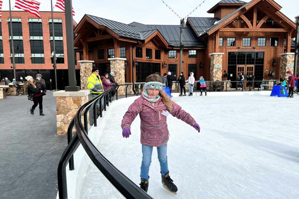 ice skating at The Plaza at Gateway Park & Globe Coffee in Neenah