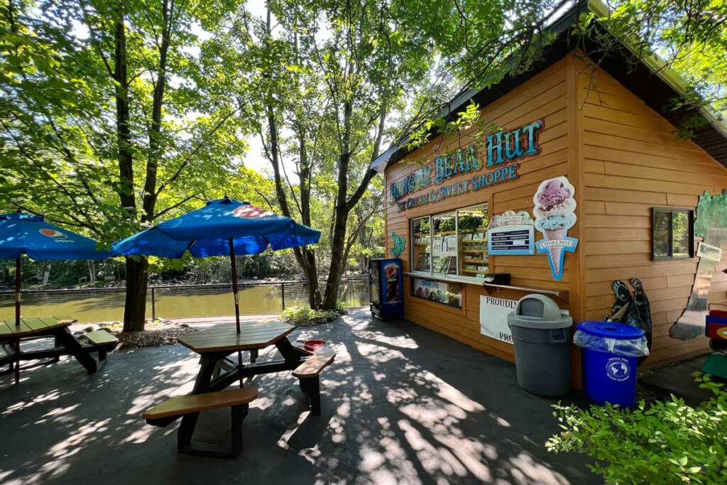 Minocqua Wildwood Wildlife Park Zoo Safari ice cream hut