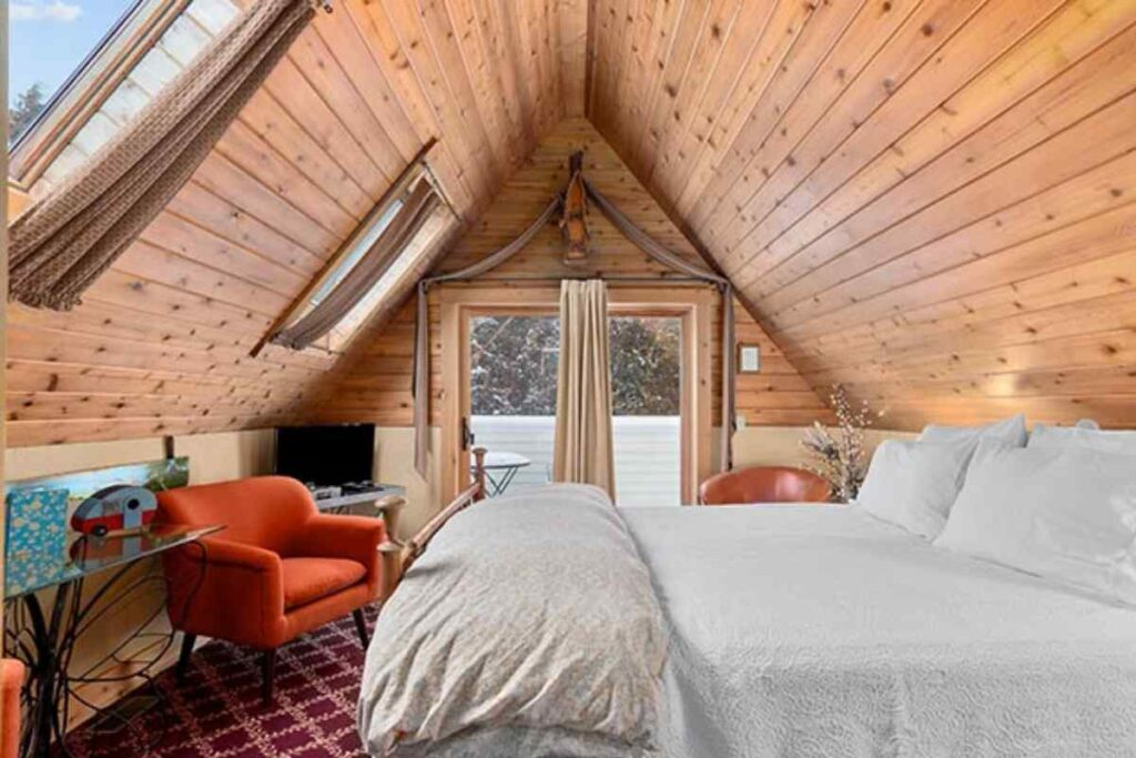 cabin suite at black walnut guest house in door county