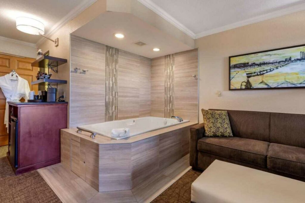 in room whirlpool tub in suite at bridgewood hotel resort in neenah wisconsin
