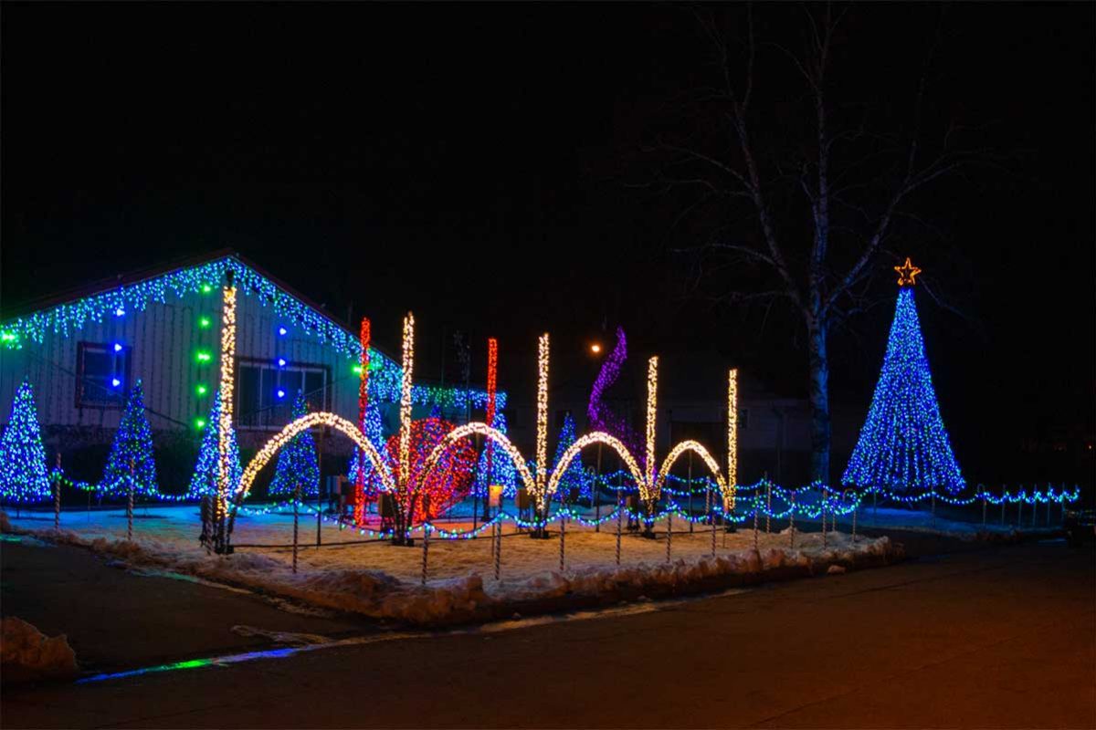 10+ Not to Miss Homes with Christmas Lights Synchronized to Music